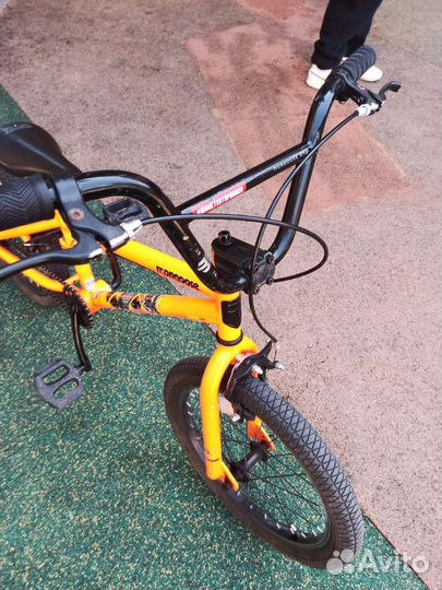 Трюковой велосипед bmx Mongoose