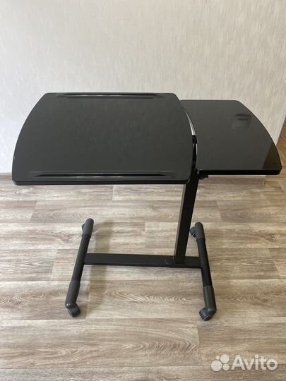Стол для ноутбука мобильный