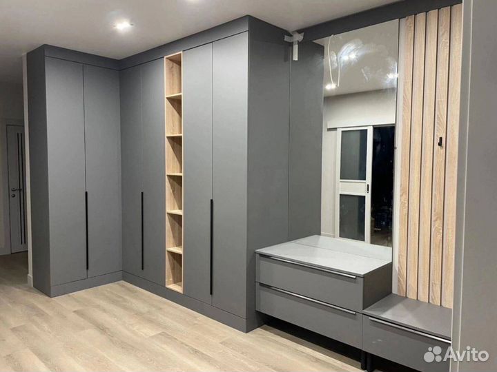 Угловой шкаф в прихожую