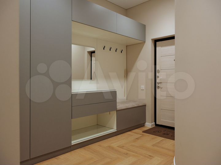 2-к. квартира, 63 м², 1/10 эт.