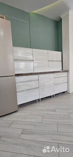 Кухня новая 2 м варочная панель новая