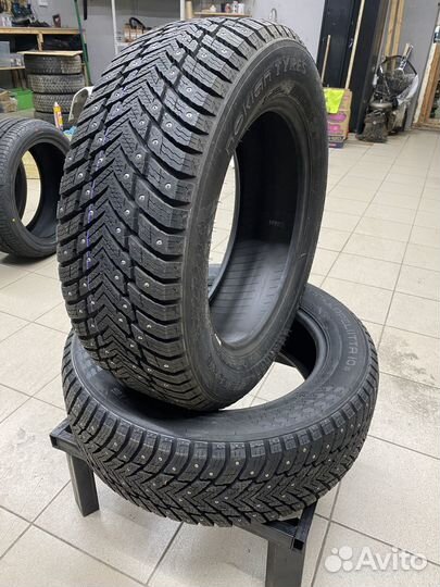 Nokian Tyres Hakkapeliitta 10p SUV 215/70 R16