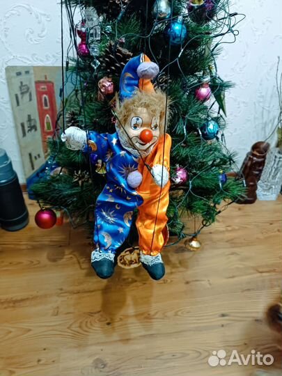 Игрушка клоун на ниточках