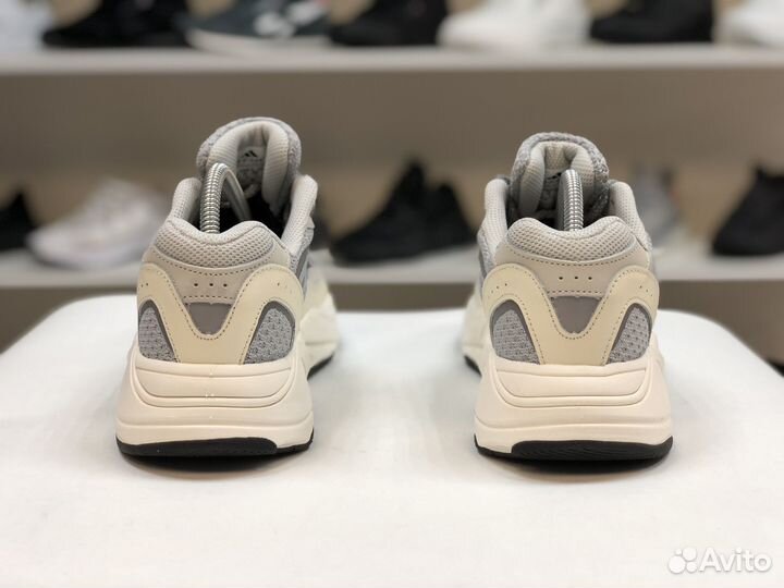 Кроссовки Adidas Yeezy boost 700