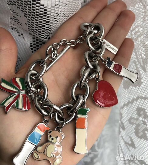 Знаменитый браслет Moschino с чармами