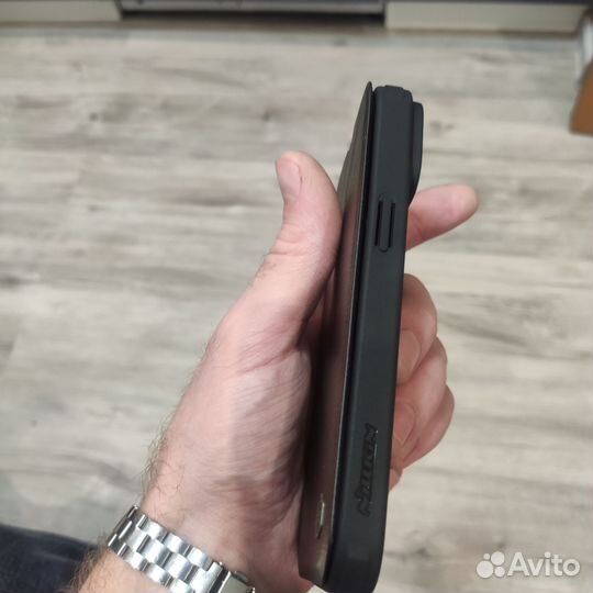 Чехол на iPhone 15 nillkin новый