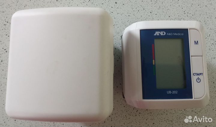 Тонометр AND UB-202 на запястье