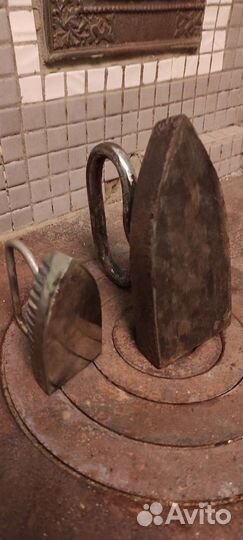 Маленький манжетный утюг старинный