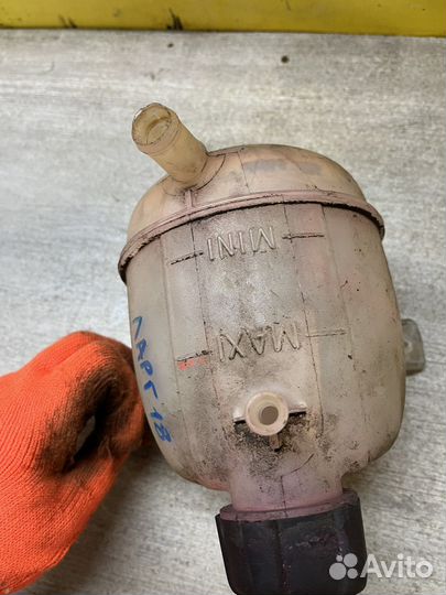 Рено дастер сандеро расширительный бачок