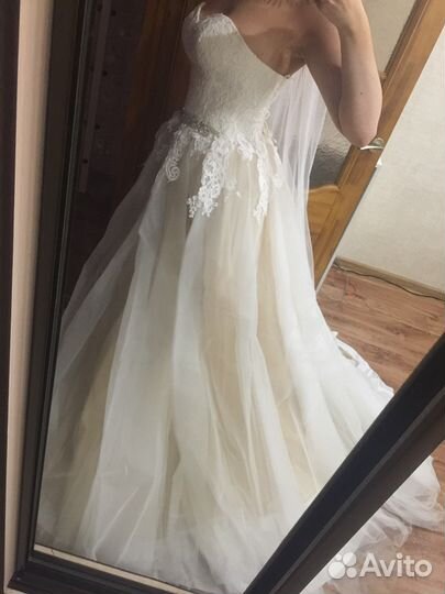 Свадебное платье бюстье со шлейфом