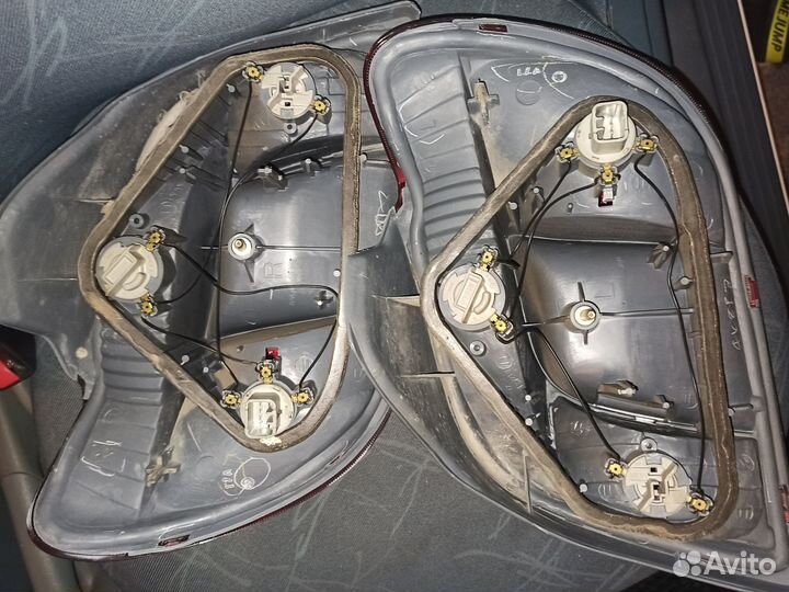 Стоп-сигнал Toyota Vitz SCP10, задний фонарь 52004