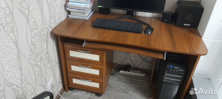 Компьютерный стол