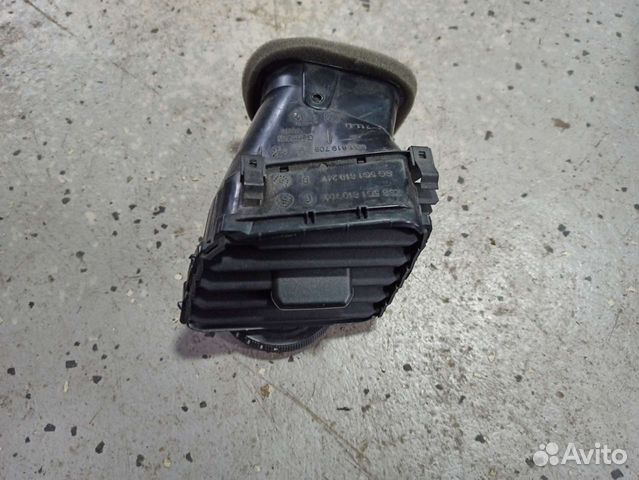 Дефлектор / воздуховод левый VW Golf 7