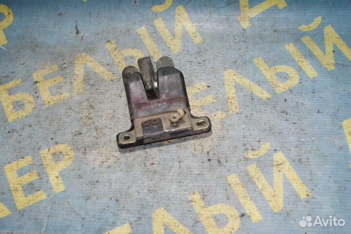 Замок крышки багажника Audi A6 C4