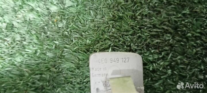 Повторитель на крыло левый белый Audi Audi A8 4E