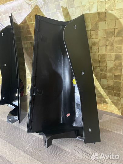 Накладка стойки на Skoda Yeti 13-18 новая оригинал