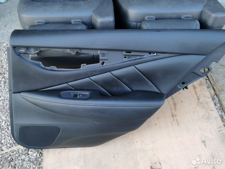 Обшивка двери задняя правая Infiniti Q50 V37