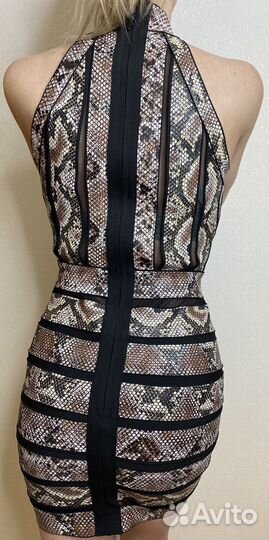 Вечернее бандажное платье из экокожи под змею