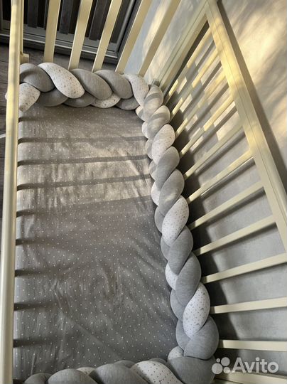 Детская кроватка с поперечным маятником