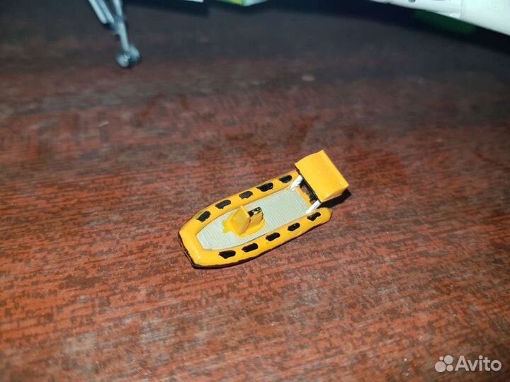 Моторная лодка 1/200