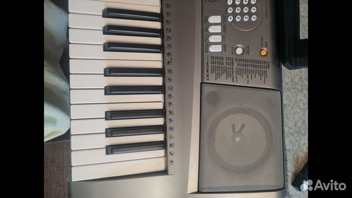 Синтезатор Yamaha PSR-R300