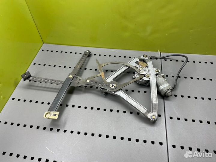 Стеклоподъемник передний левый Mercedes-Benz W126