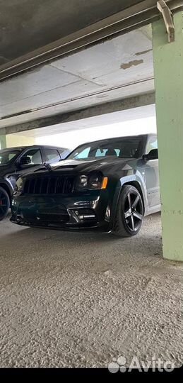 Бампер тюнинг для Jeep Grand Cherokee WK/STR8