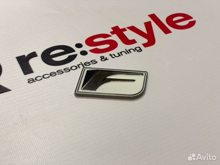 Эмблема Lexus F-Sport Короткая R152