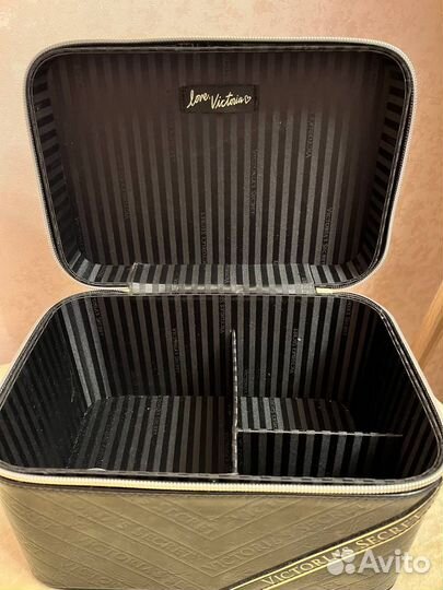 Косметичка, бъюти-кейс Victoria's Secret на замке