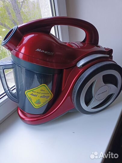 Пылесос Magnit RMV-1600 красный металл 2100Вт