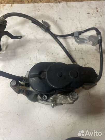 Суппорт тормозной задний правый Mitsubishi