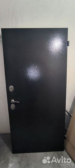 Дверь входная металлическая от застройщика