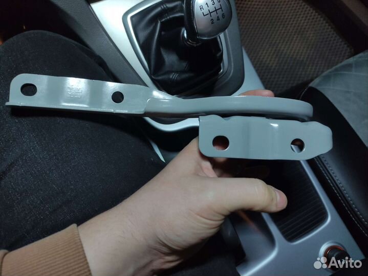 Hyundai / Kia петля капота правая 79120H0000