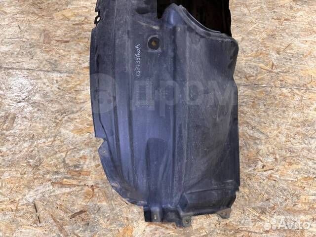 Подкрылок передний левый Nissan Juke NF15