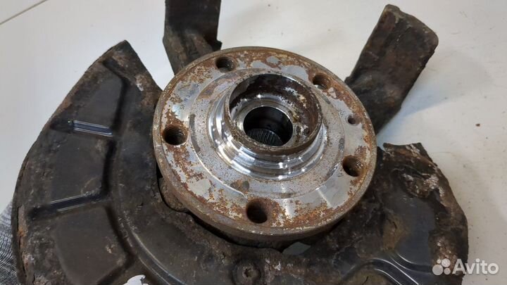 Ступица (кулак, цапфа) правая передняя Volkswagen Jetta 5