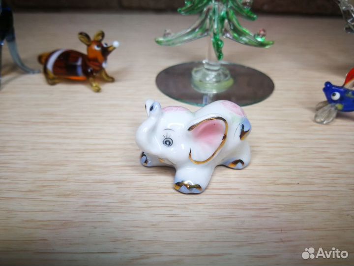 Миниатюрные стеклянные и фарфоровая фигурки