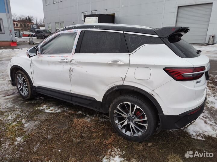 Geely Coolray 1.5 AMT, 2022, битый, 31 834 км