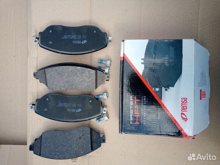 Тормозные колодки перед Opel Vivaro B