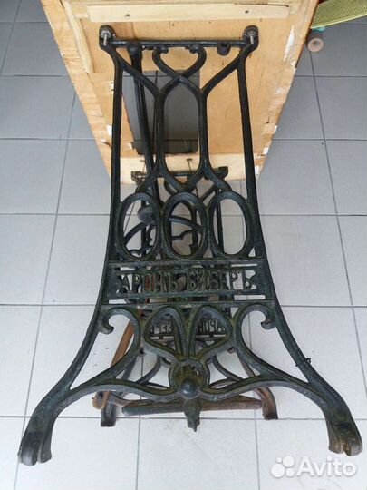 Очень. редкая.станина от швеиной машинки. Аронъ
