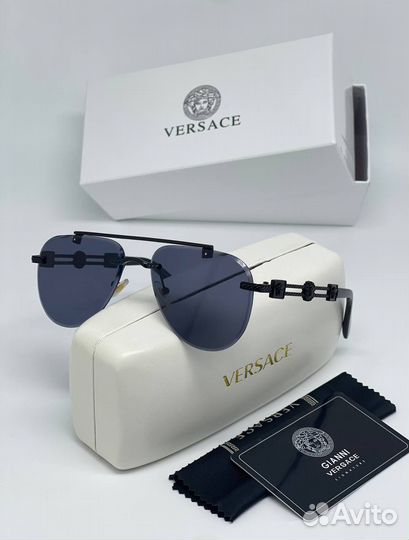 Солнцезащитные очки versace