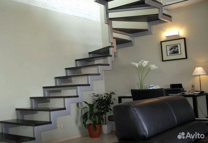 Каркас из металла П-образной лестницы в дом