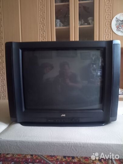 Телевизор в рабочем состояние