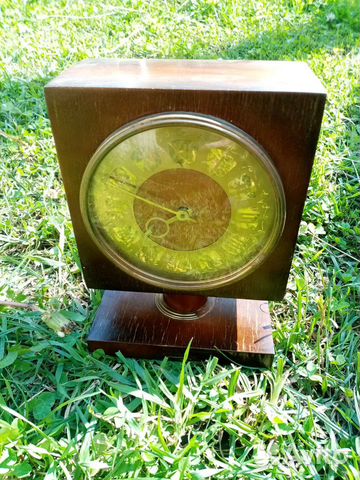 Часы настольные весна