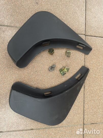 Новые задние брызговики на Skoda Octavia A5