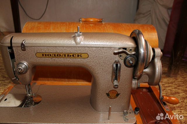 Швейная машинка Подольск с ручным приводом