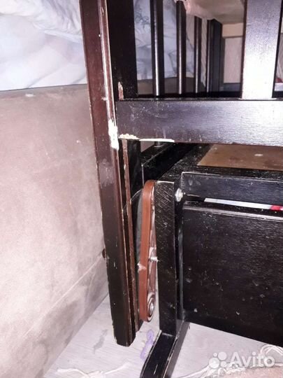 Детская кроватка с маятником и ящиком