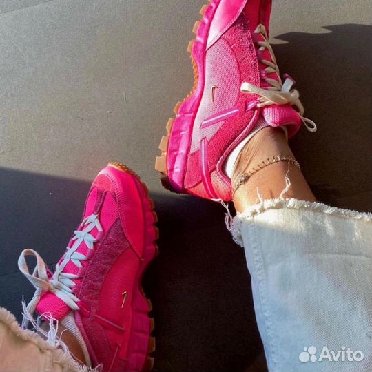 Кроссовки женские