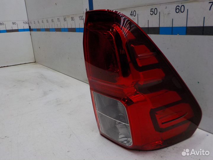 Фонарь задний правый Toyota Hi Lux 2015