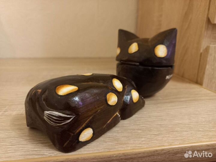 Сувенир кошка из дерева
