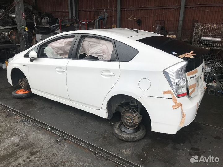Радиатор двс Toyota Prius ZVW30